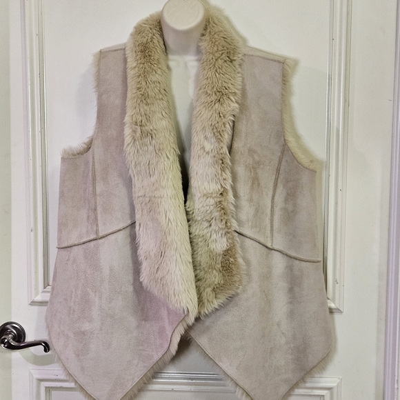 Loft (Ann Taylor Loft) Cream Faux Suede Faux Fur Trim & Lining Vest, Large - Picture 13 of 16
